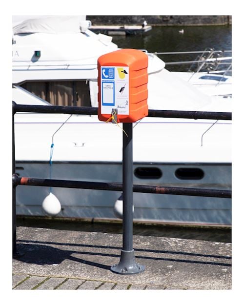 Throw Line Housing Station With Surface Mounted Pole